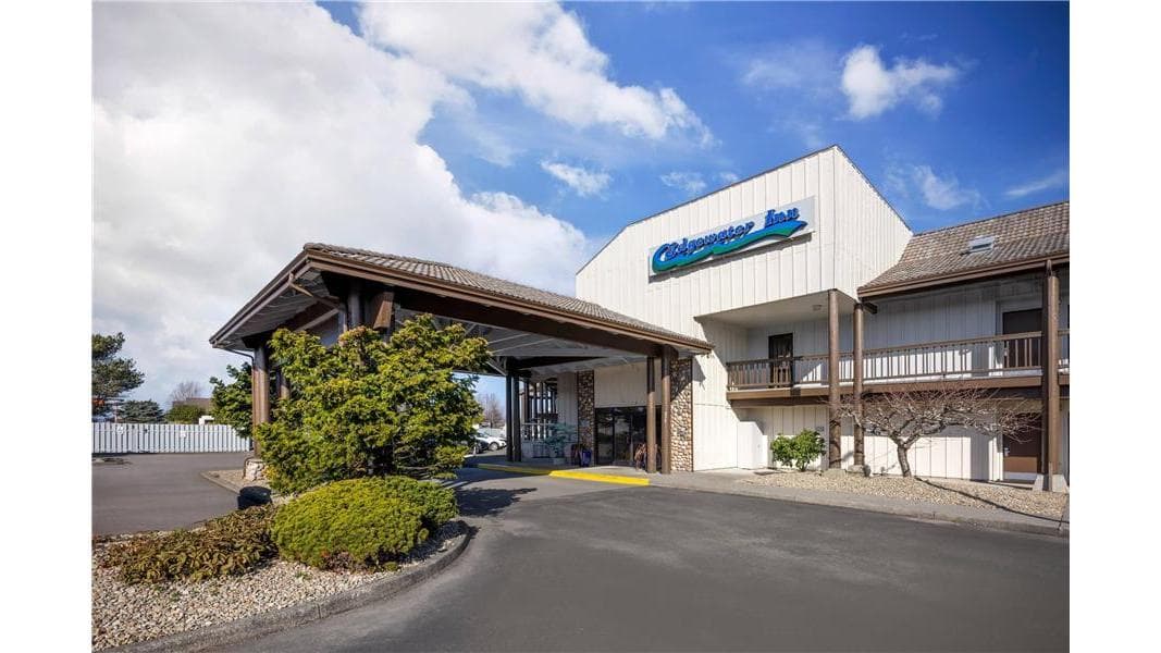 Edgewater Inn and Suites, an Ascend Collection Hotel