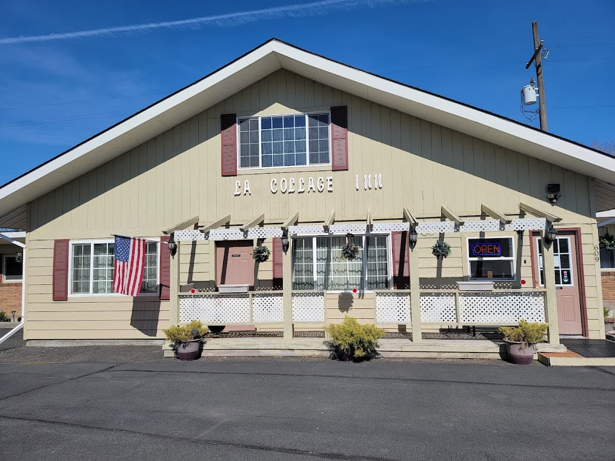 La Collage Inn