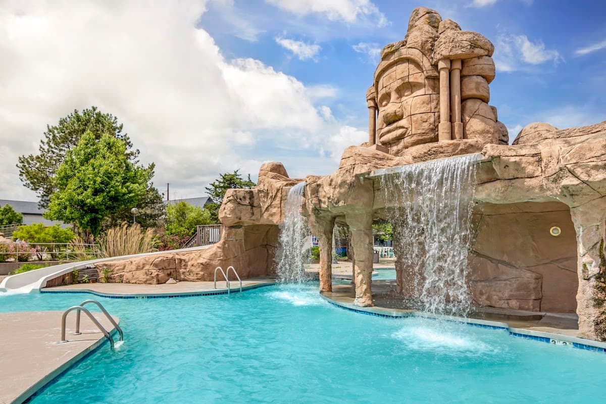 Polynesian Hotel & Suites Wisconsin Dells