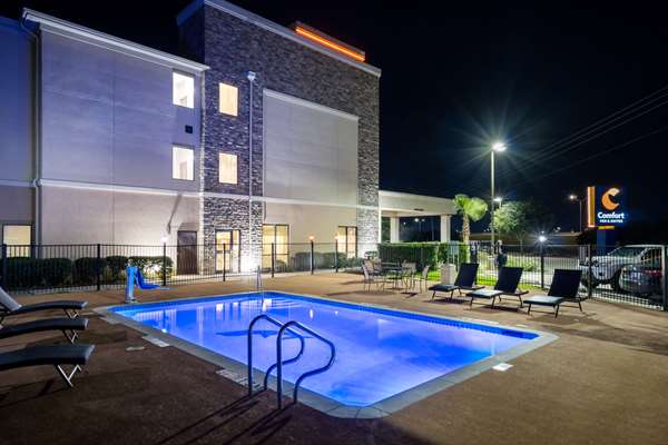 Comfort Inn & Suites Victoria North