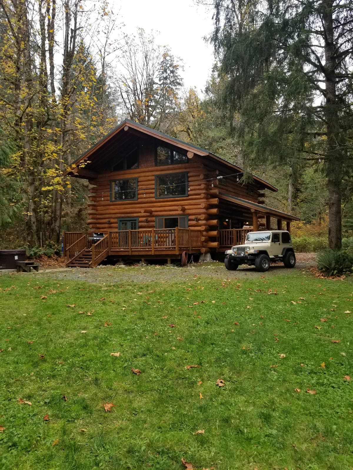 Tall Timbers Lodge - Two Bedroom Cabin with Hot Tub