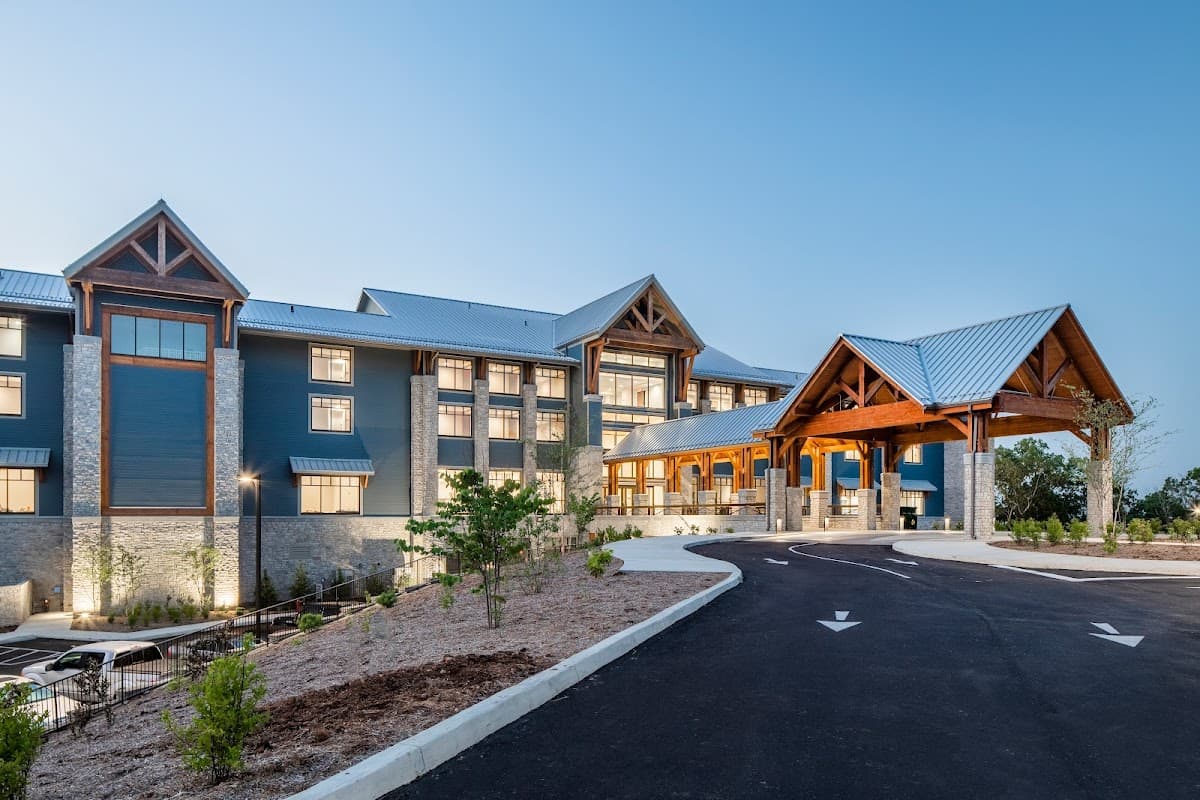 The Lodge at Paris Landing
