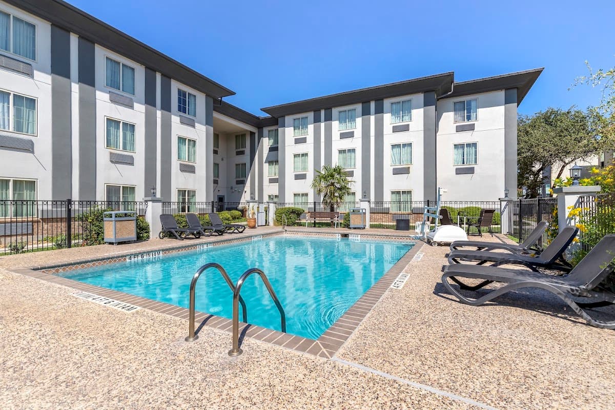 Best Western Medical Center North Inn & Suites Near Six Flags