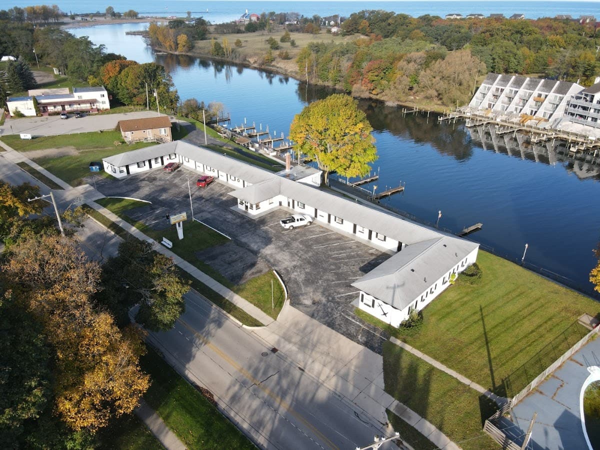 Riverside Motel & Marina