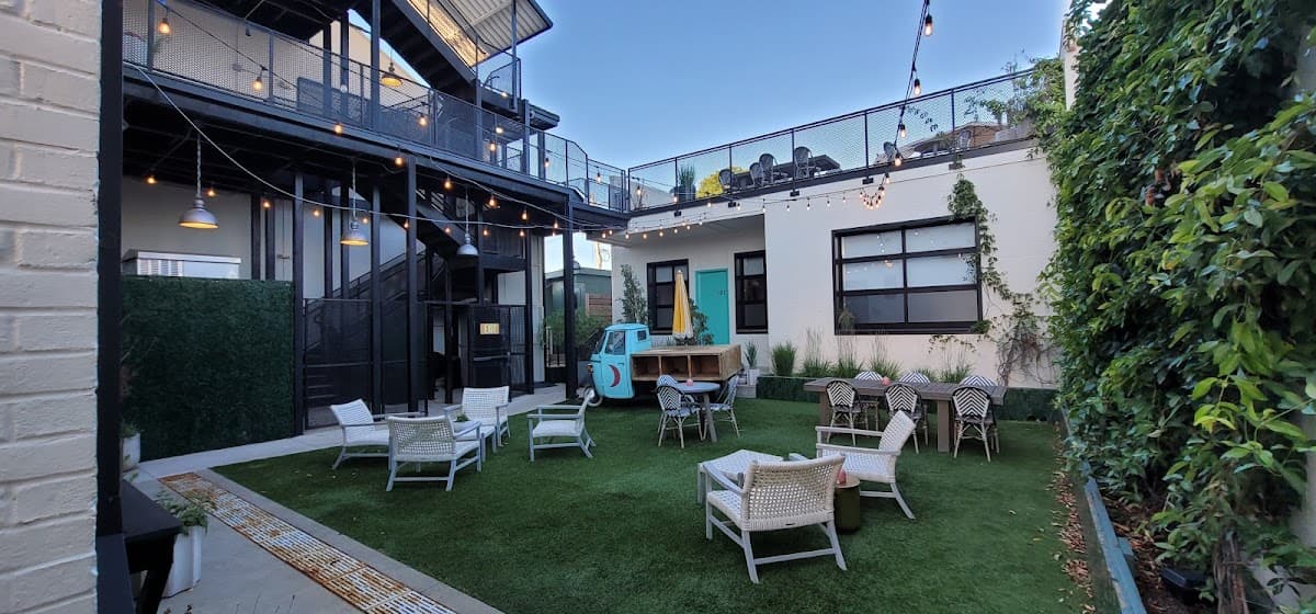 Vandyke Bed and Beverage