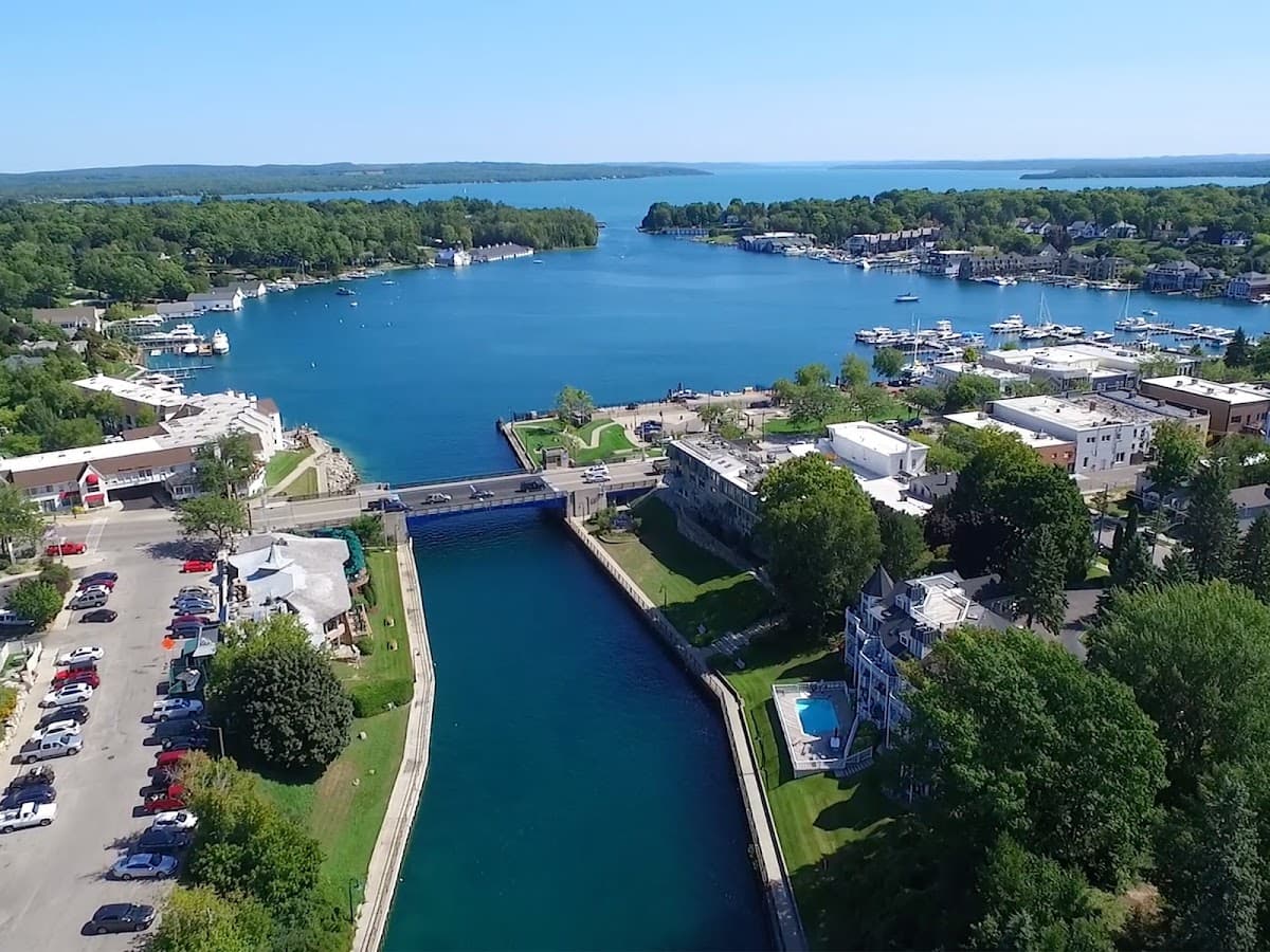 Edgewater Inn