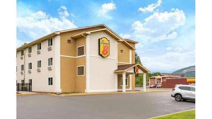 Super 8 by Wyndham Chattanooga Lookout Mountain TN