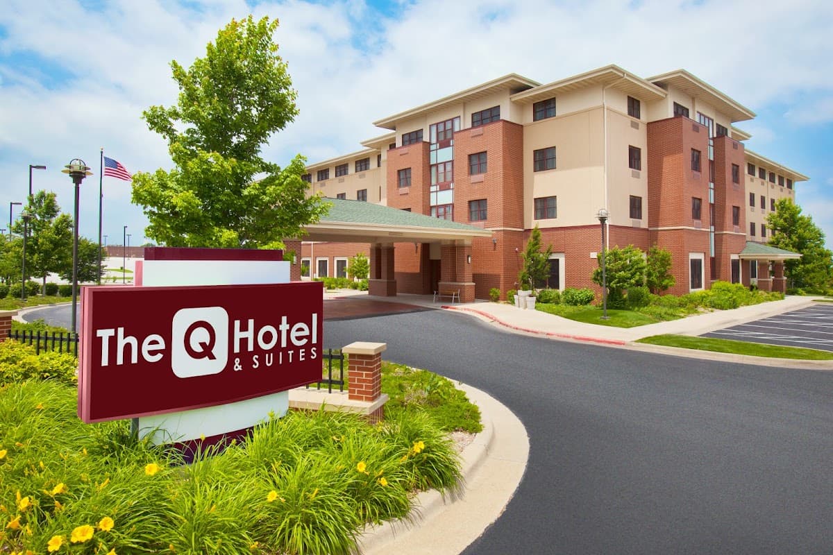 The Q Hotel & Suites