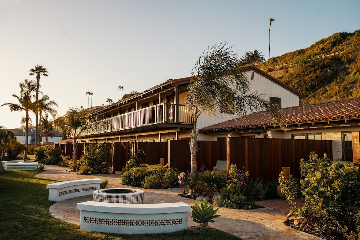 El Caminante Bar & Bungalows