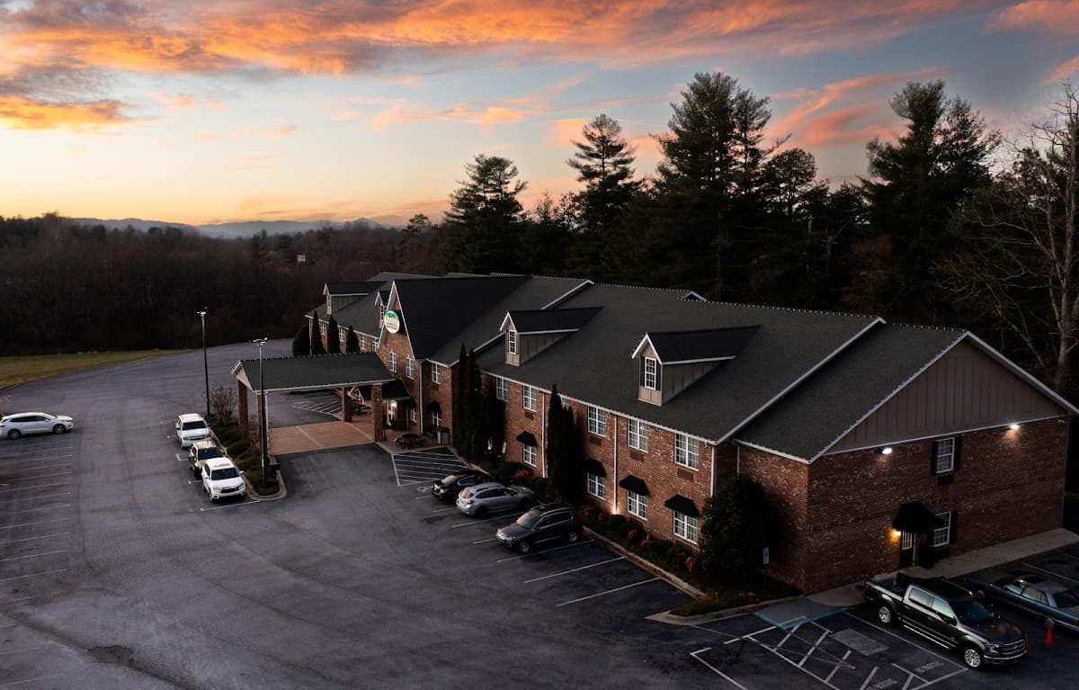 Mountain Inn & Suites Flat Rock