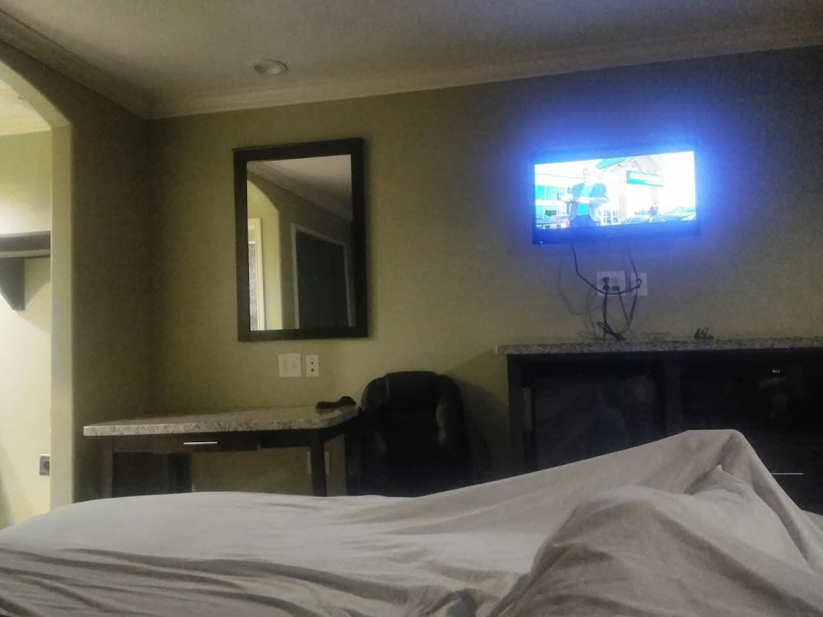 Select Inn & Suites