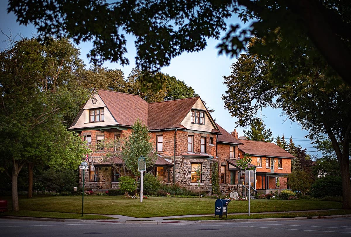 Centennial Inn