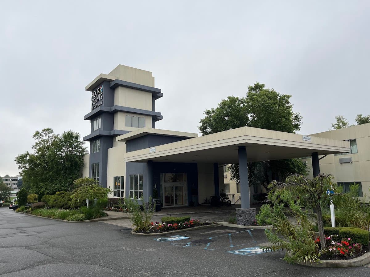 Four Points by Sheraton Melville Long Island