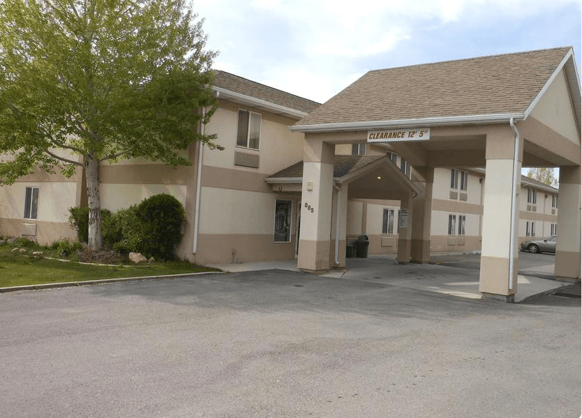 Economy Inn & Suites