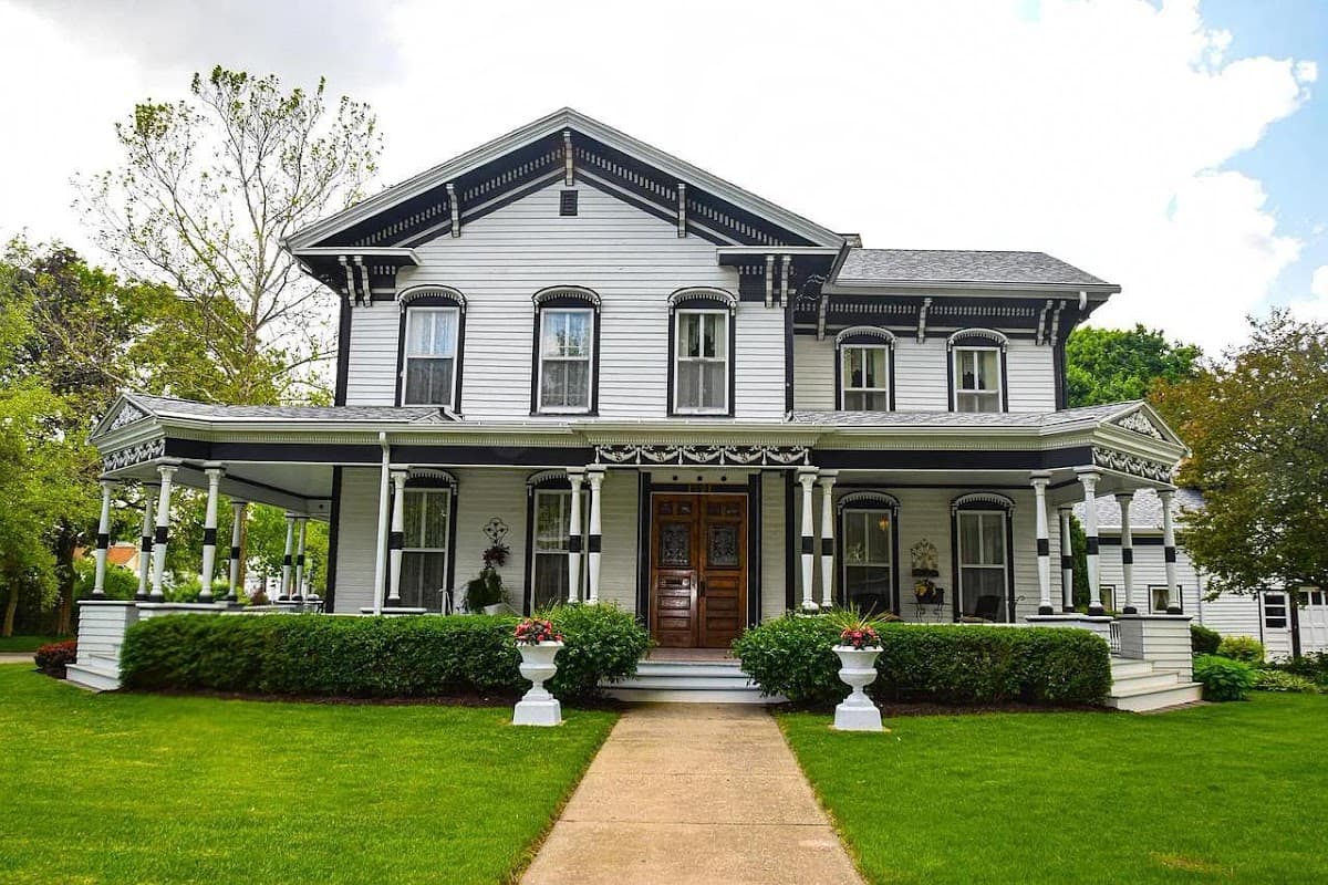 Carriage House Bed and Breakfast LLC