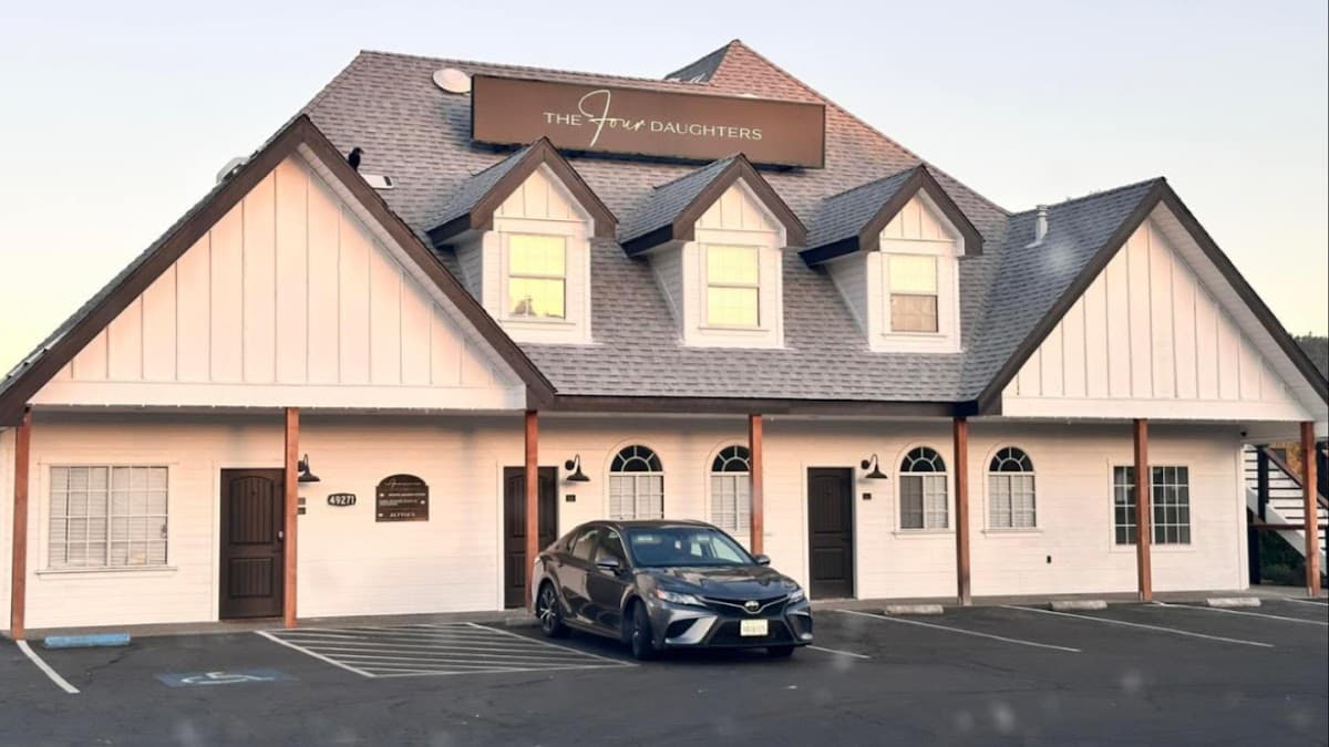 The Four Daughters Inn