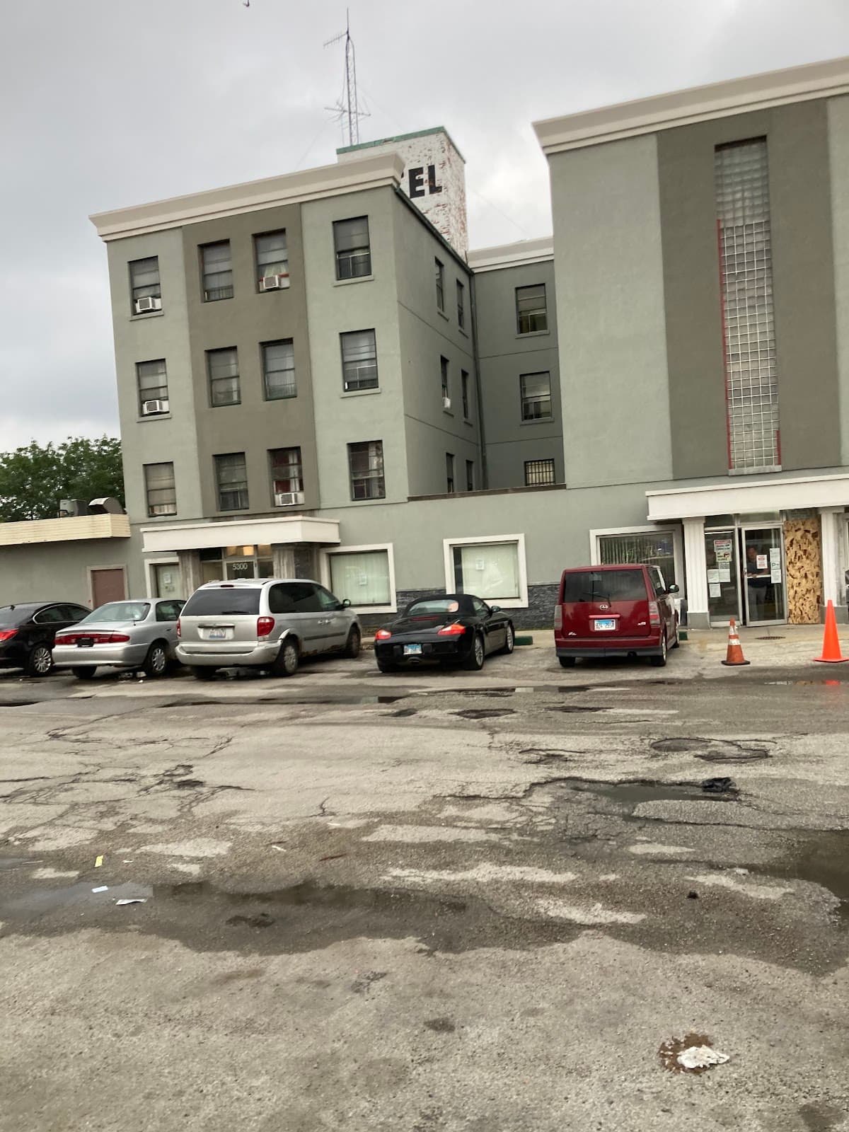 Crossroads Hotel