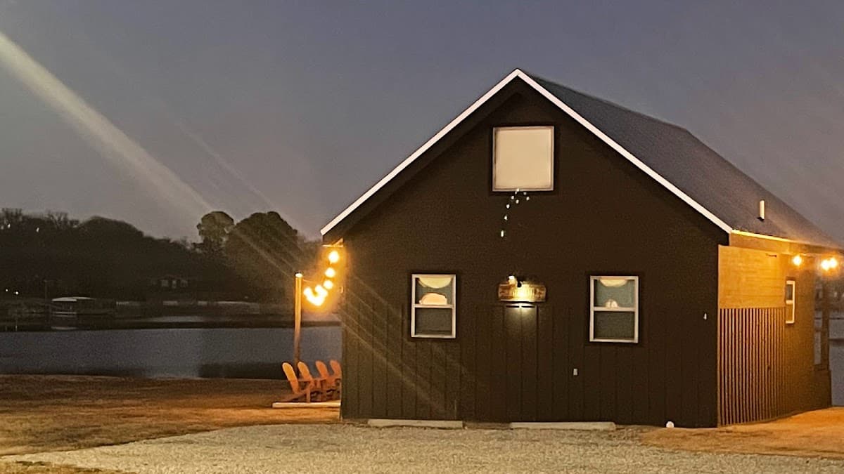 Open Water Lodge & Cabins