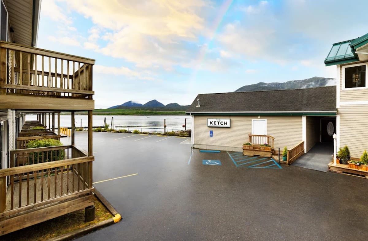 The Ketch Inn & Marina - rebranded from Edgewater Inn