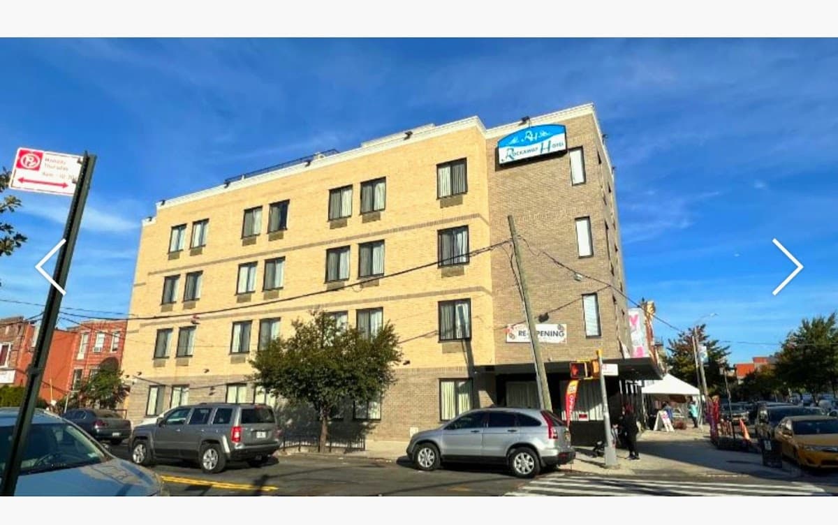 Howard Johnson by Wyndham Brooklyn