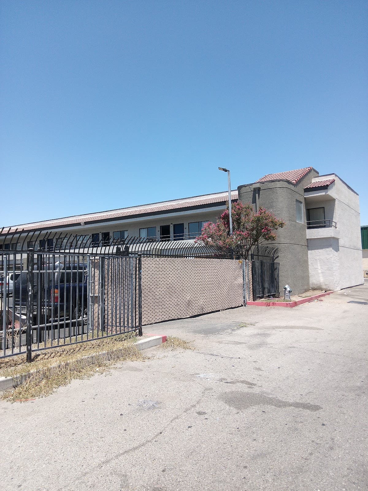 Studio 6 Bakersfield, CA - South