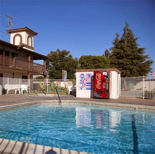 E-Z 8 Motel Newark/Fremont
