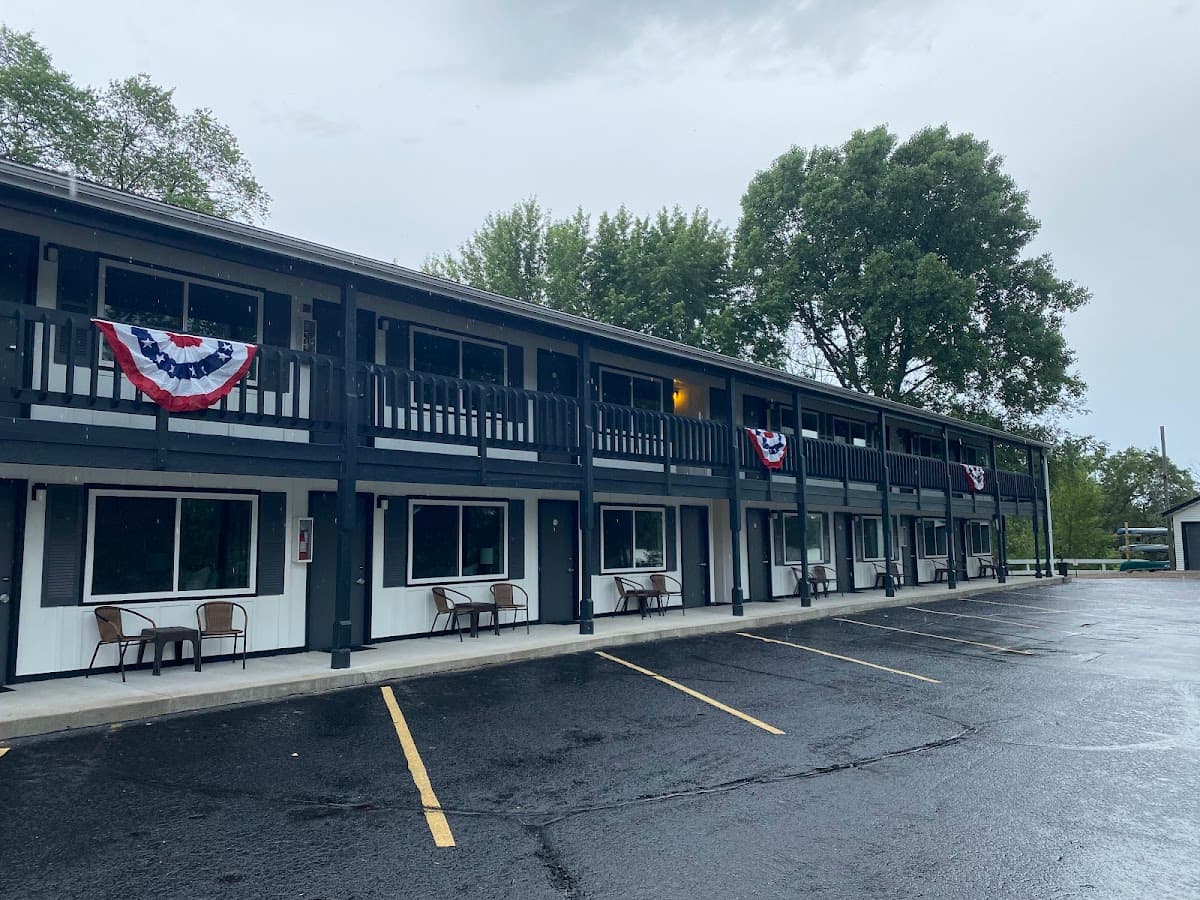 The Lakes Inn