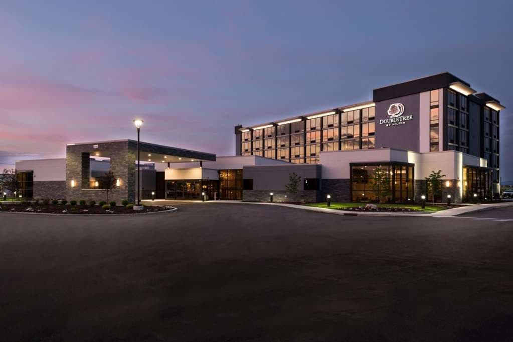 DoubleTree by Hilton Lafayette East