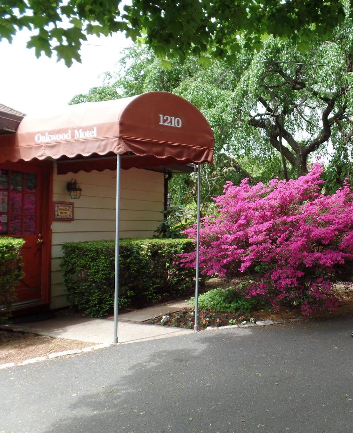 Oakwood Motel