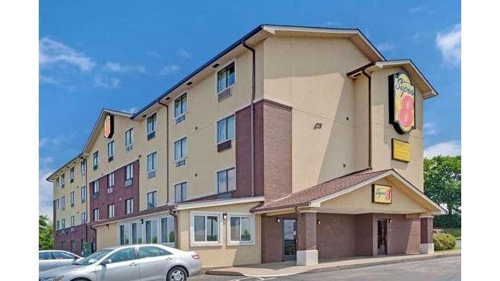 Super 8 by Wyndham Nashville/ Dntn/ Opryland Area