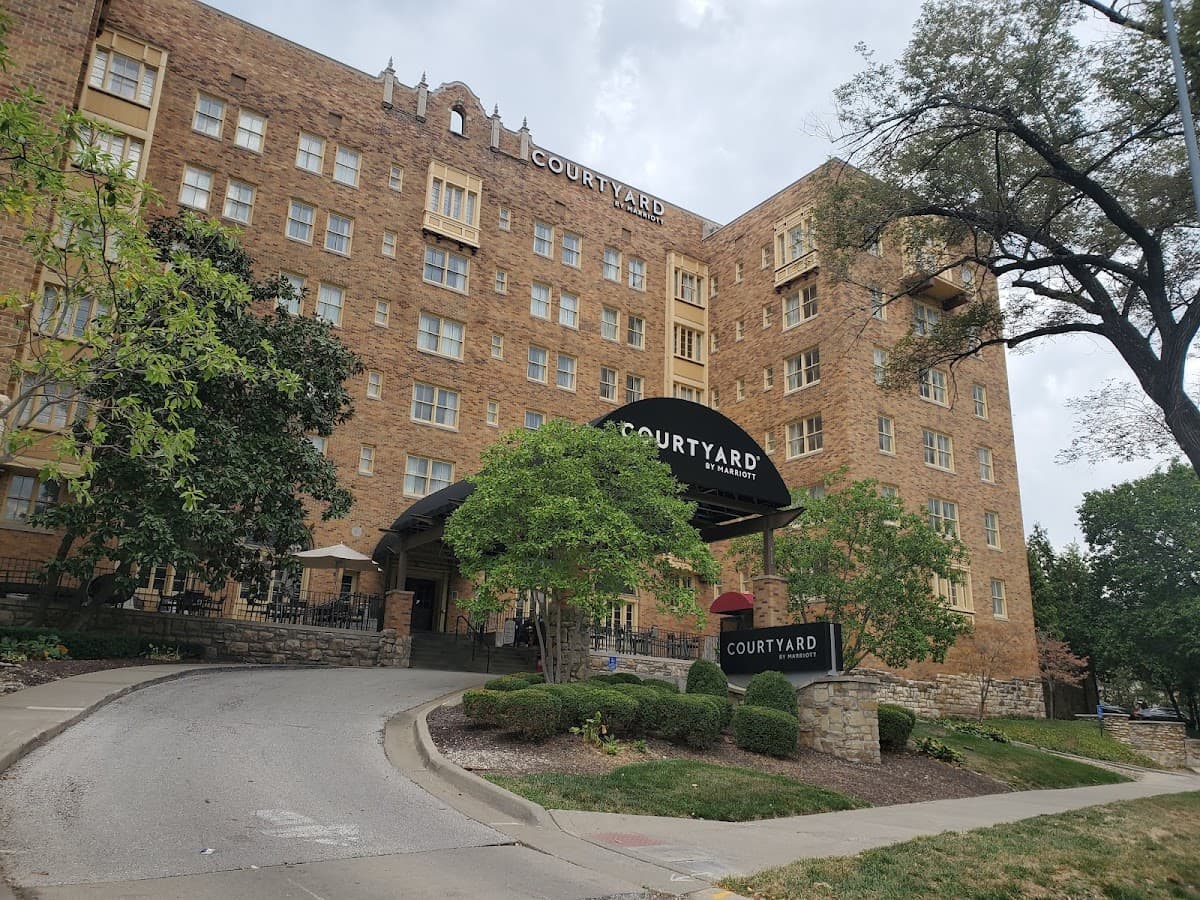 Courtyard by Marriott Kansas City Country Club Plaza