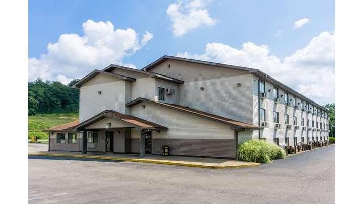 Super 8 by Wyndham Zanesville