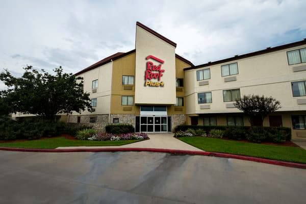 Red Roof PLUS+ Houston - Energy Corridor