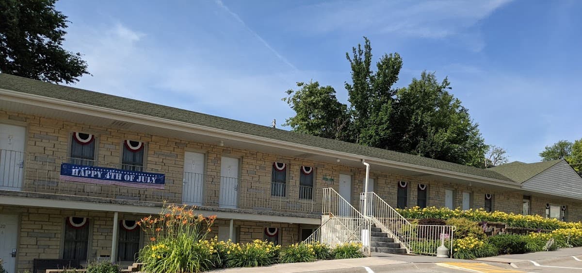 East Hills INN & Suites