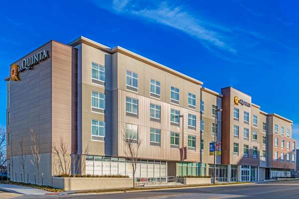 La Quinta Inn & Suites by Wyndham Kansas City Beacon Hill