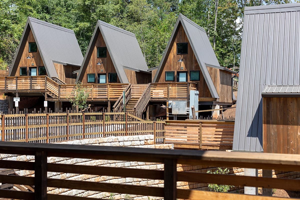 Wrong Way River Lodge & Cabins