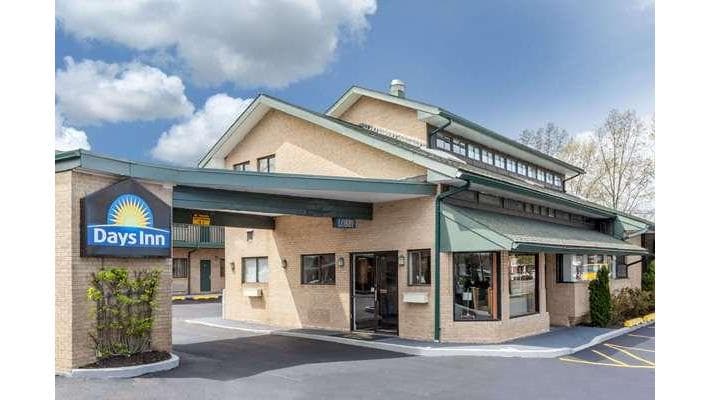 Days Inn by Wyndham Woodbury Long Island