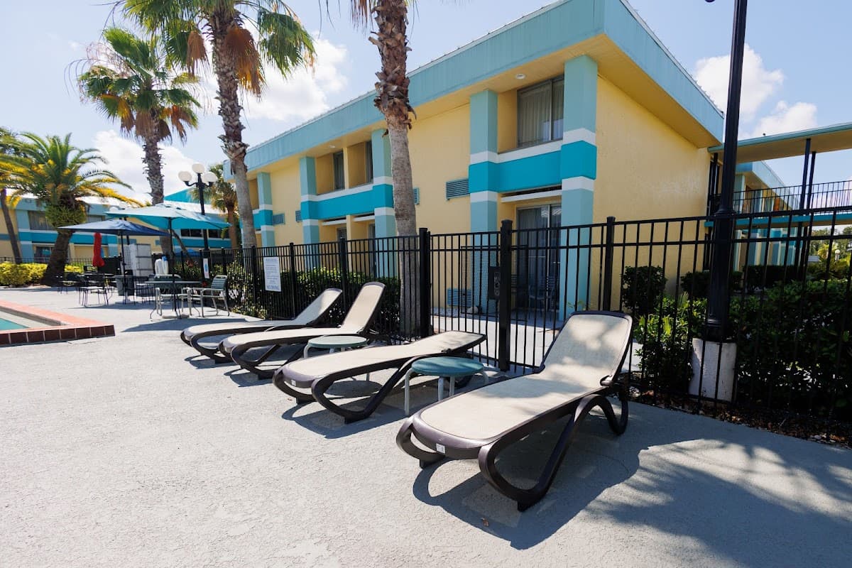 Garnet Inn and Suites
