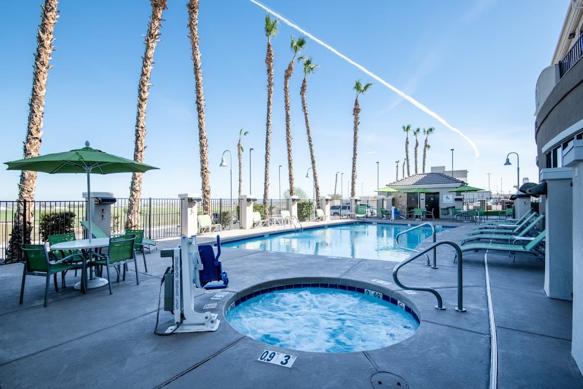 Holiday Inn Express & Suites Yuma by IHG