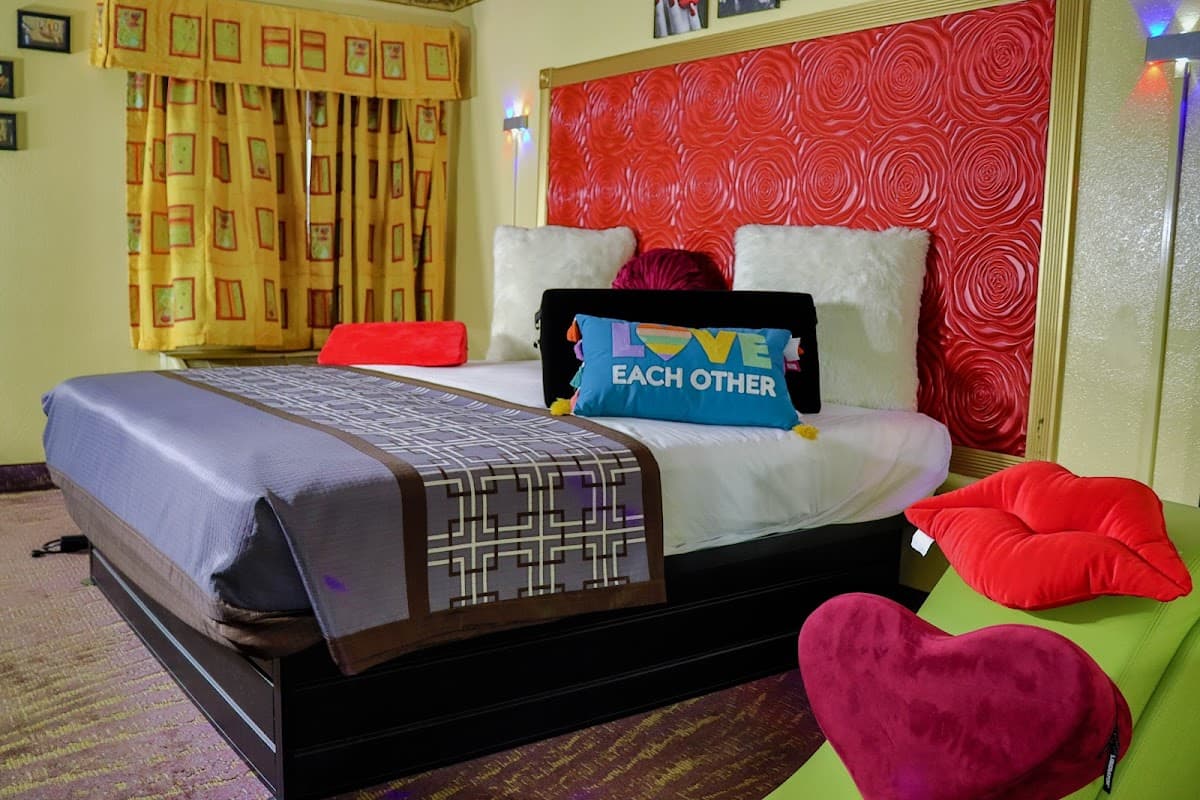 Luxe inn - whirlpool suites & extended stay