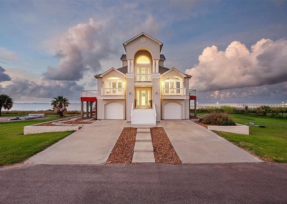 Heavenly Pleasure Island Lake House