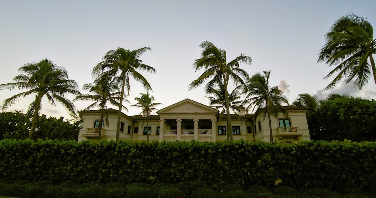 PALM BEACH Waterfront Suites