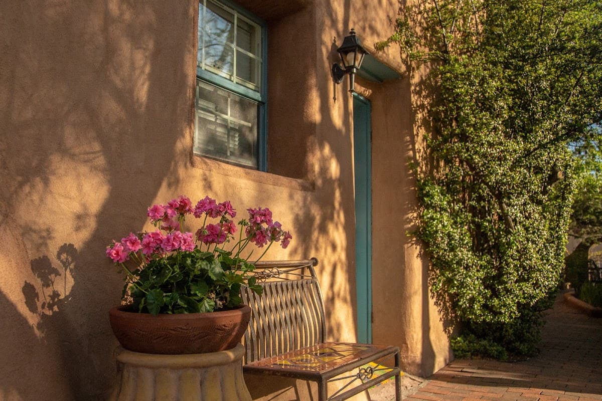 Pueblo Bonito Inn