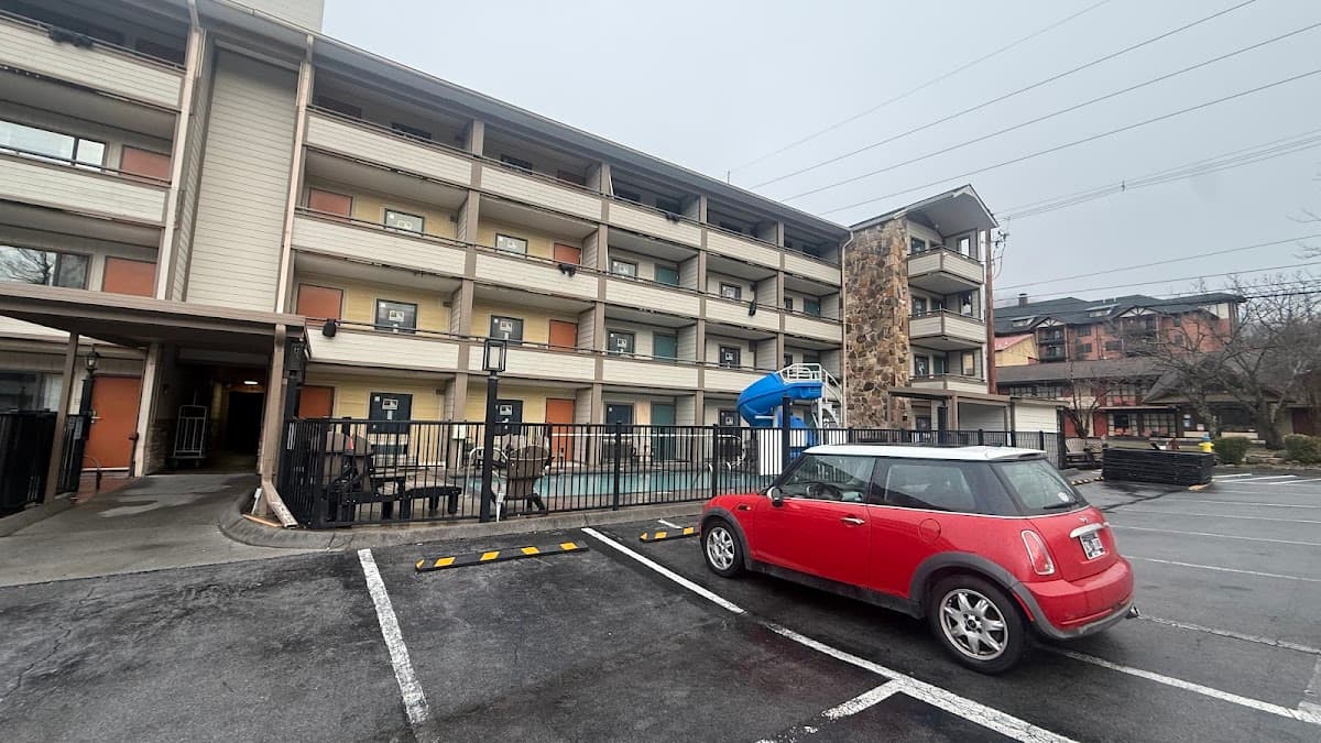 Howard Johnson by Wyndham Downtown Gatlinburg