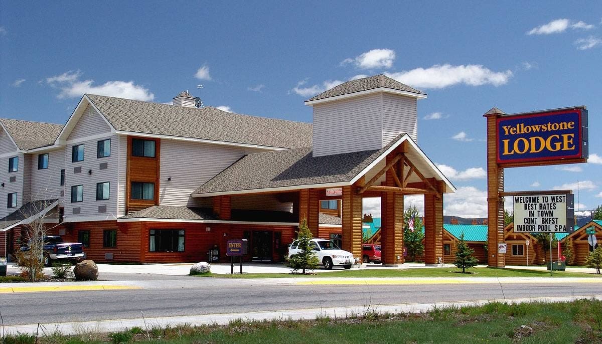 Yellowstone Lodge