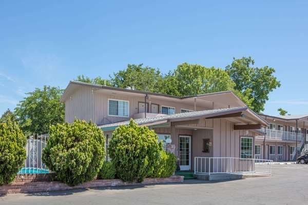 Super 8 by Wyndham Booneville