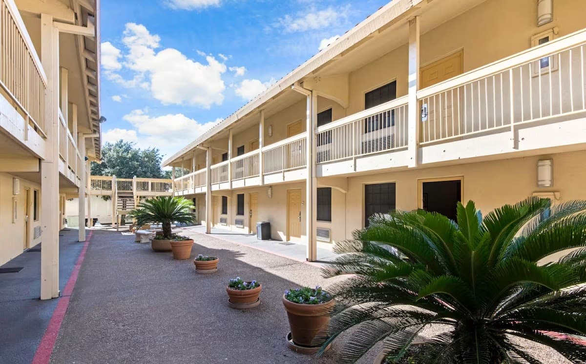 Coratel Inn and Suites By Jasper Wonderland