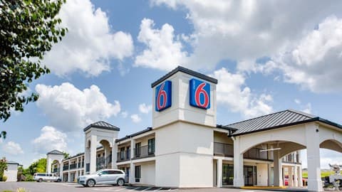 Motel 6 White House, TN