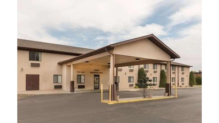 Baymont by Wyndham Hot Springs