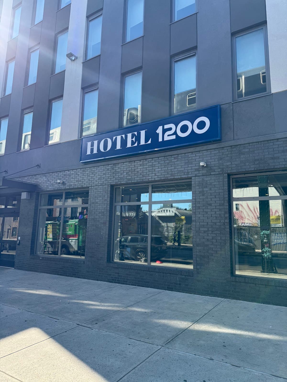 Hotel 1200